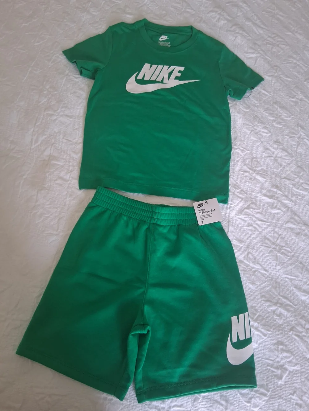 Nike Boys Green 2-Piece Shirt and Shorts Set Size 7 - Picture 2 of 9